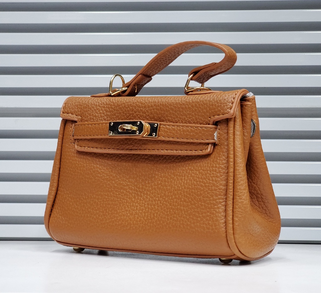 حقيبة جلد شبابية