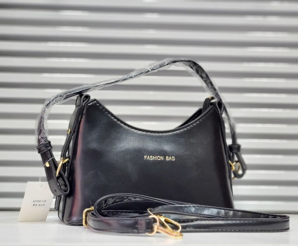 حقيبة جلد شبابية