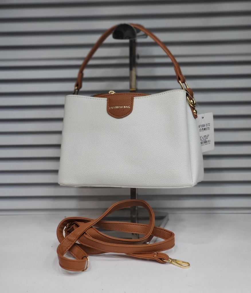 حقيبة جلد شبابية