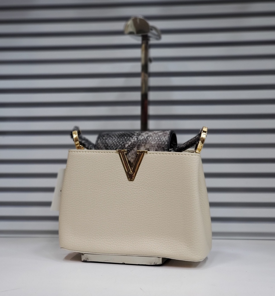 حقيبة جلد شبابية