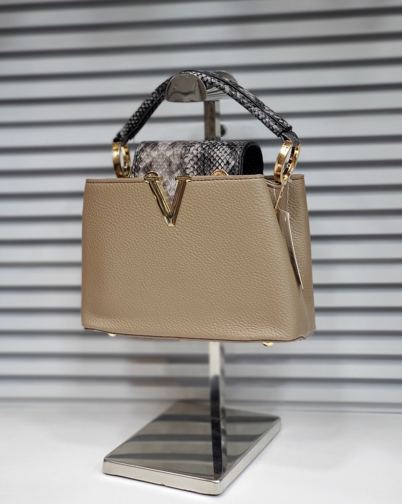 حقيبة جلد شبابية