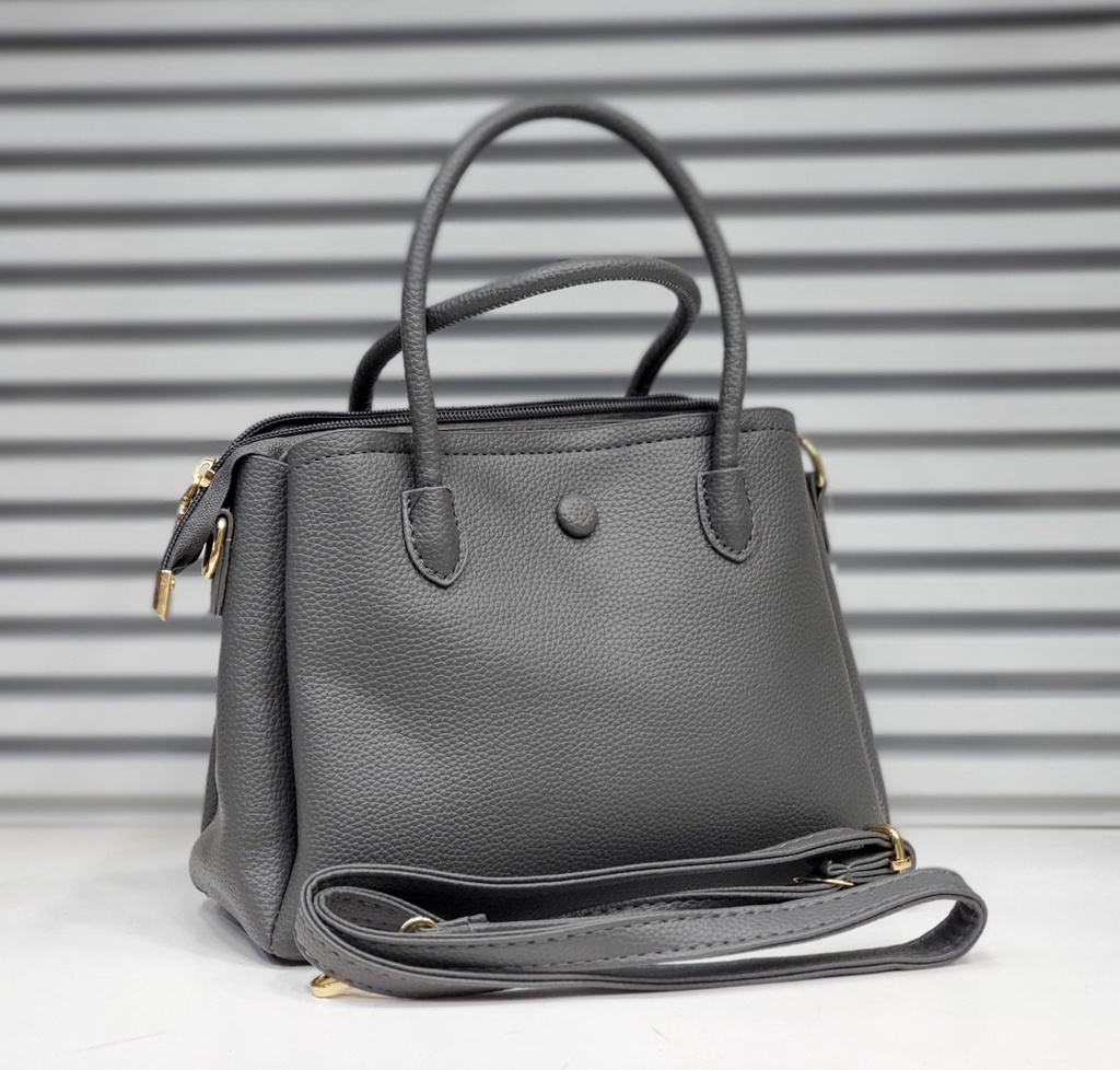 حقيبة جلد شبابية