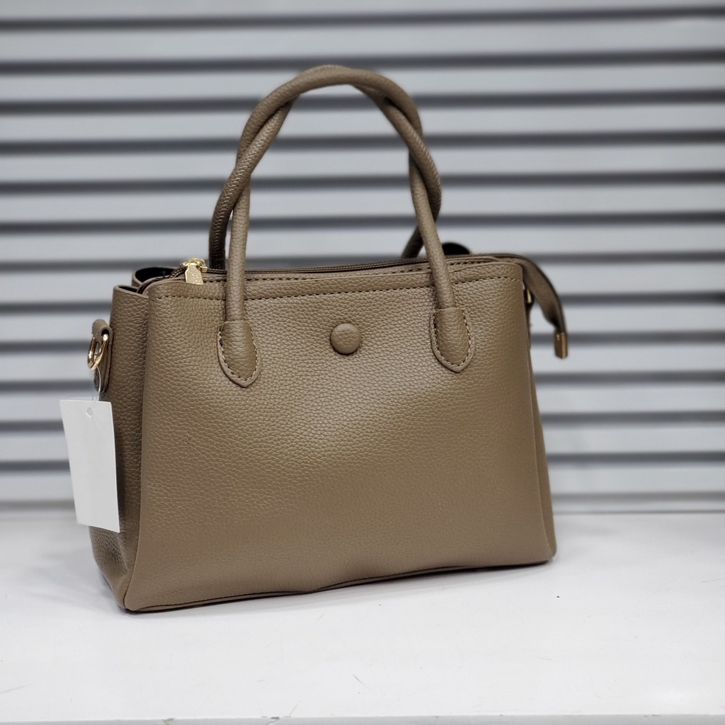 حقيبة جلد شبابية