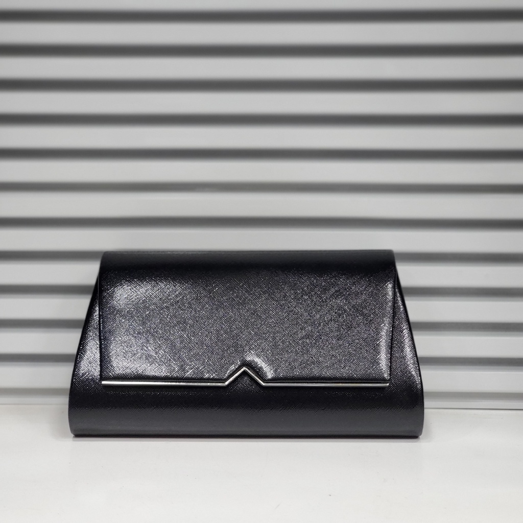 حقيبة جلد شبابية