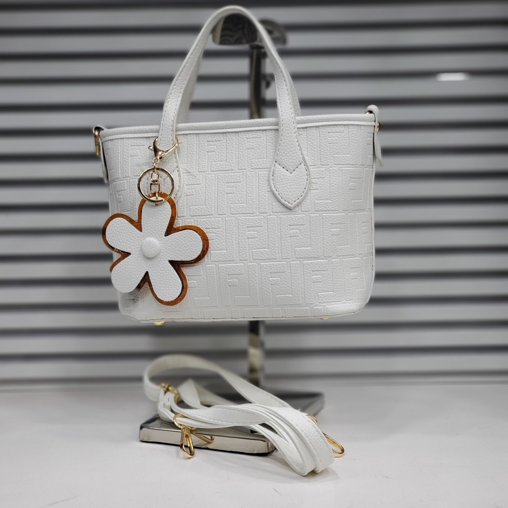 حقيبة جلد شبابية