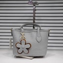 حقيبة جلد شبابية