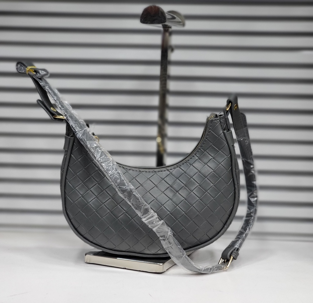 حقيبة جلد شبابية