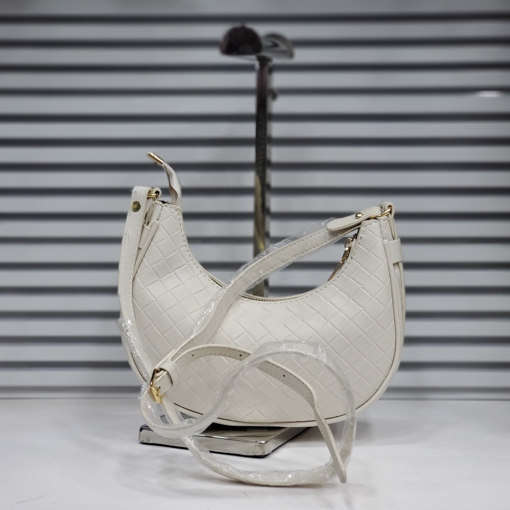 حقيبة جلد شبابية