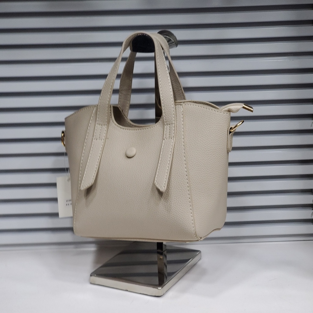 حقيبة جلد شبابية