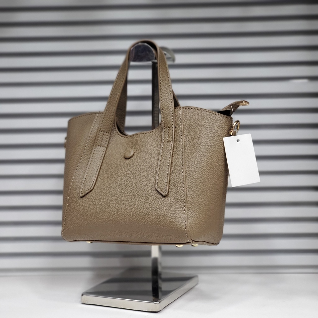 حقيبة جلد شبابية