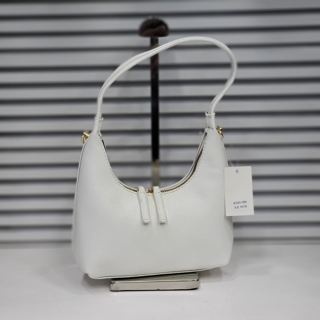 حقيبة جلد شبابية