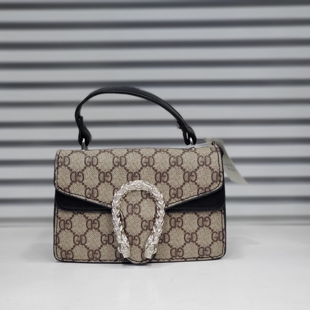 حقيبة جلد شبابية