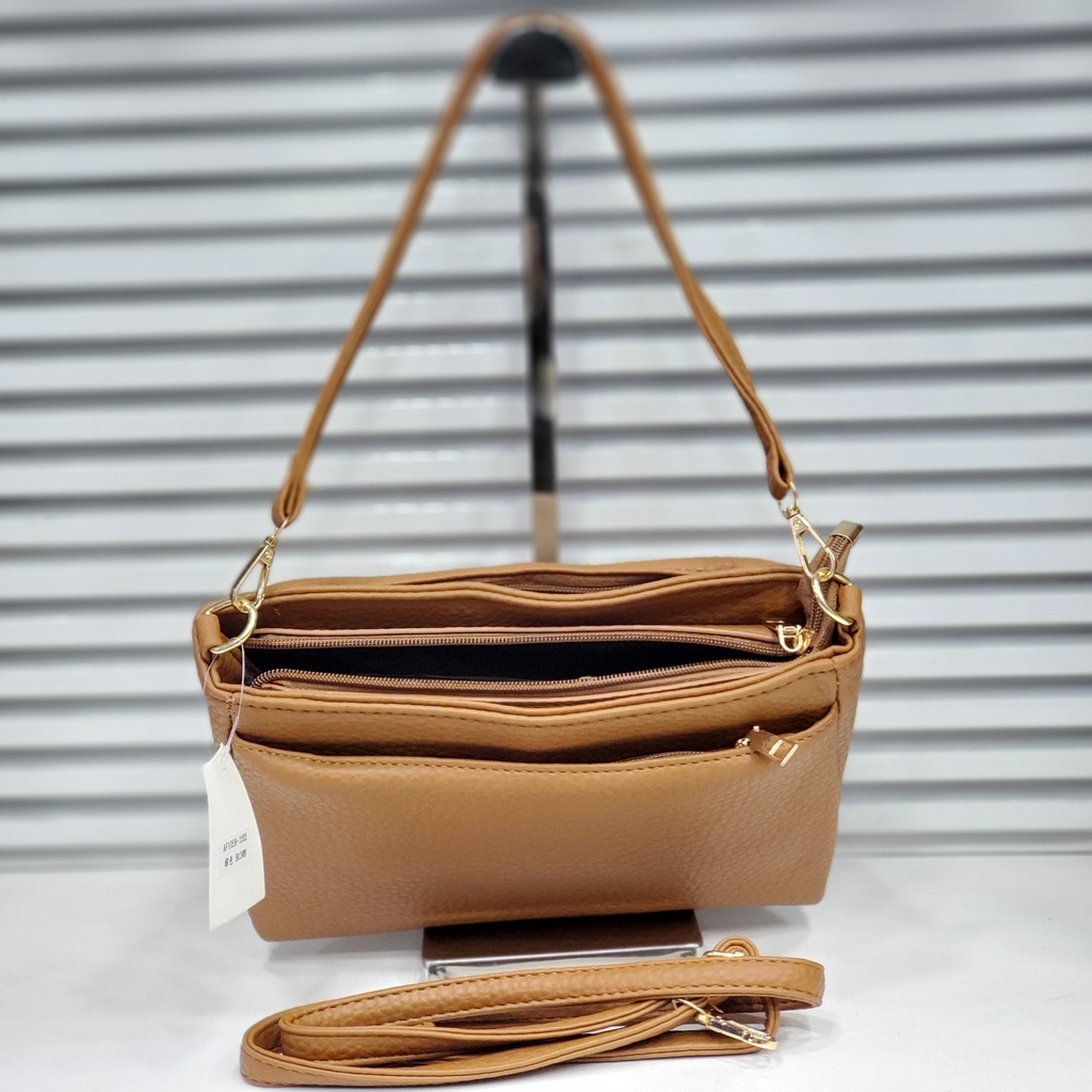 حقيبة جلد شبابية