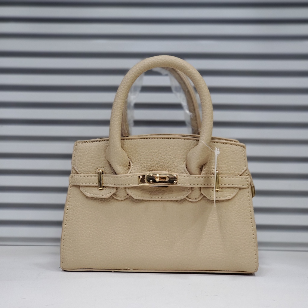 حقيبة جلد شبابية