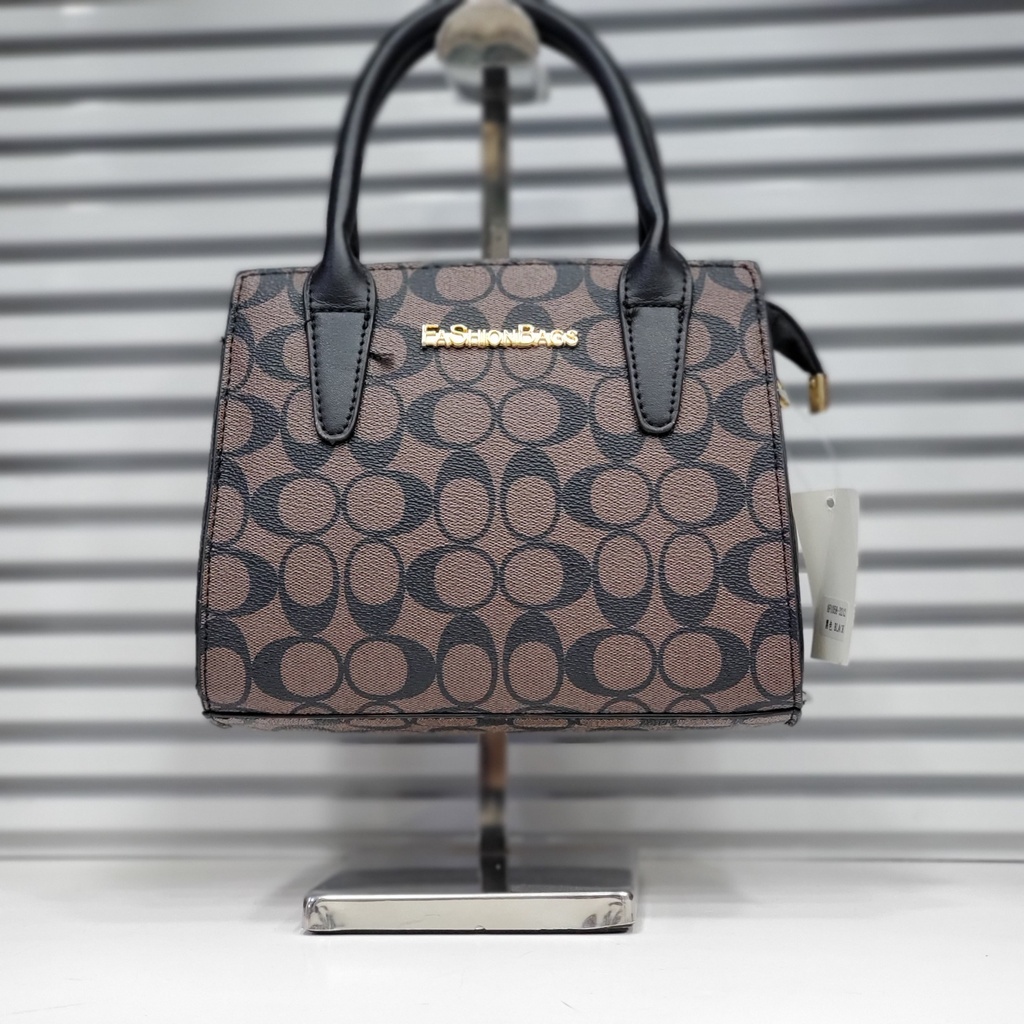 حقيبة جلد شبابية