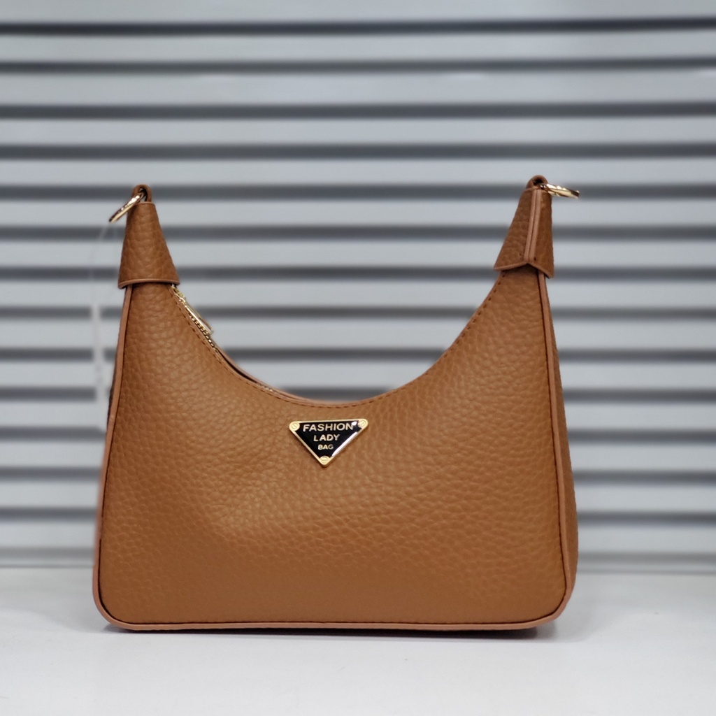 حقيبة جلد شبابية