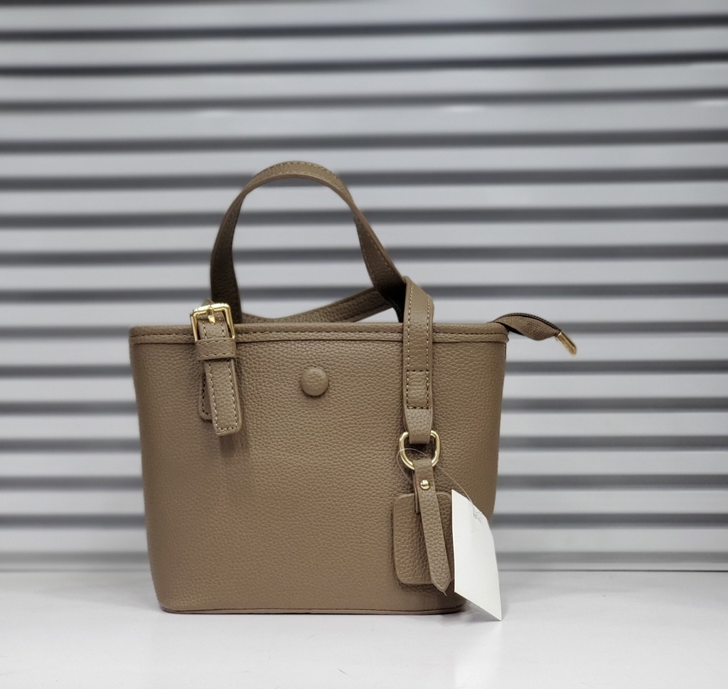 حقيبة جلد شبابية