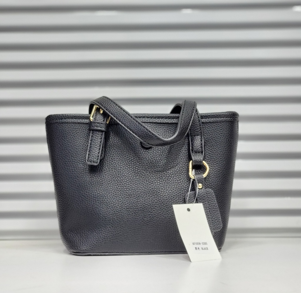 حقيبة جلد شبابية