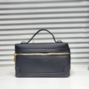 حقيبة جلد شبابية