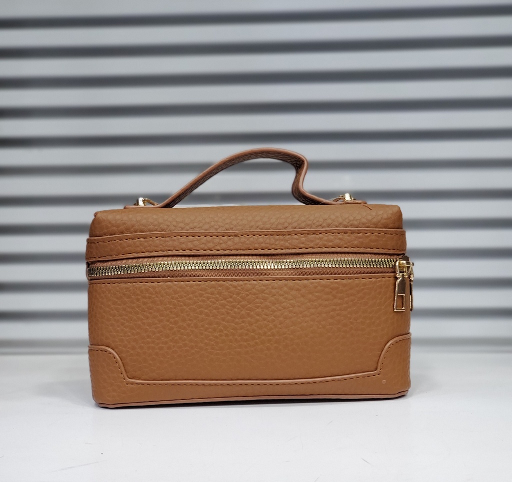 حقيبة جلد شبابية