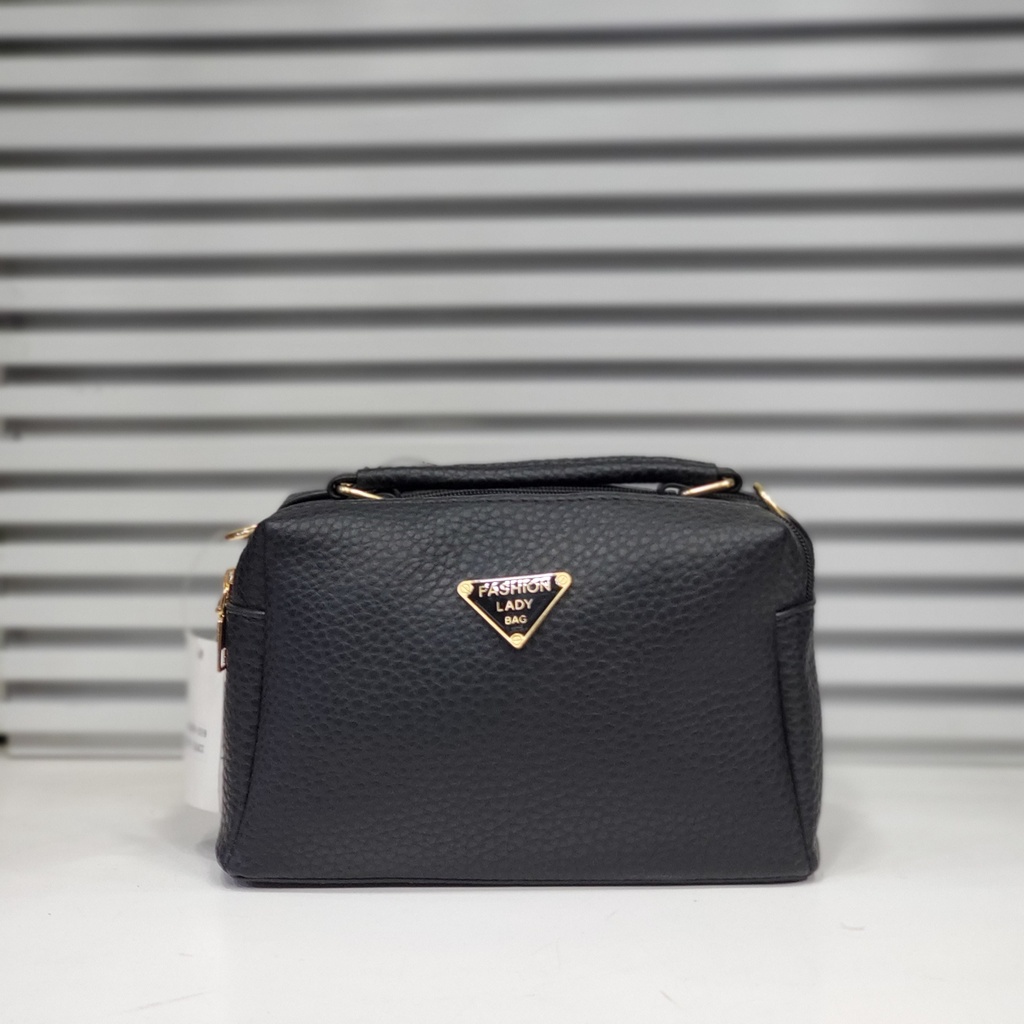 حقيبة جلد شبابية