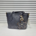 حقيبة جلد شبابية