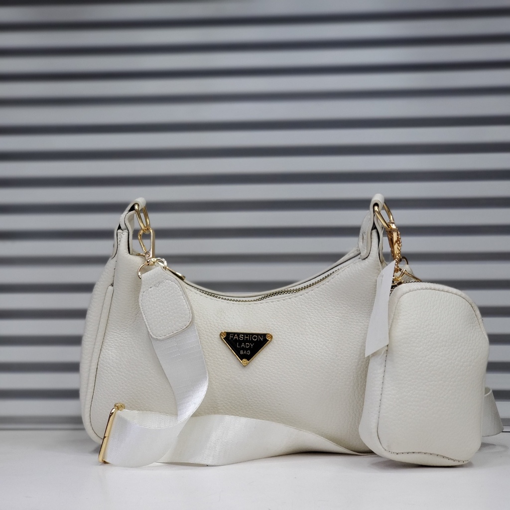 حقيبة جلد شبابية