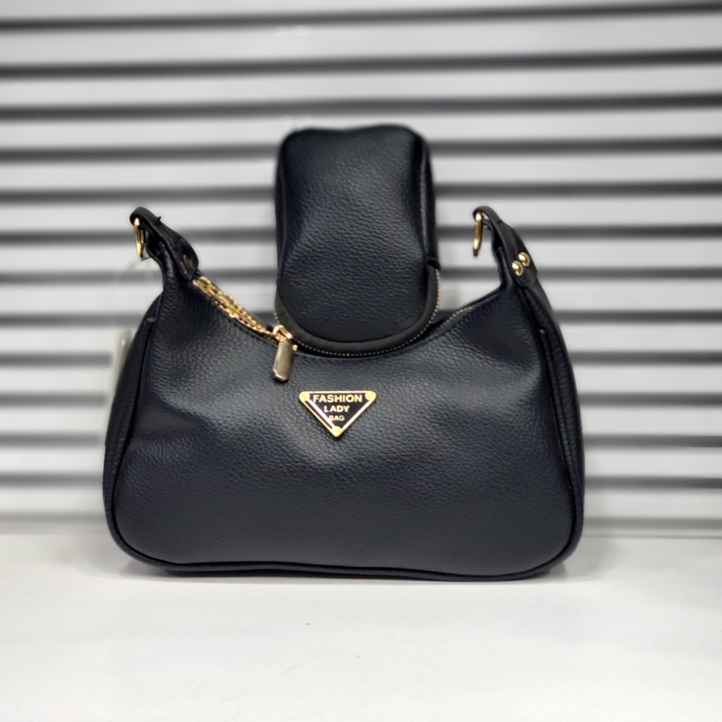 حقيبة جلد شبابية