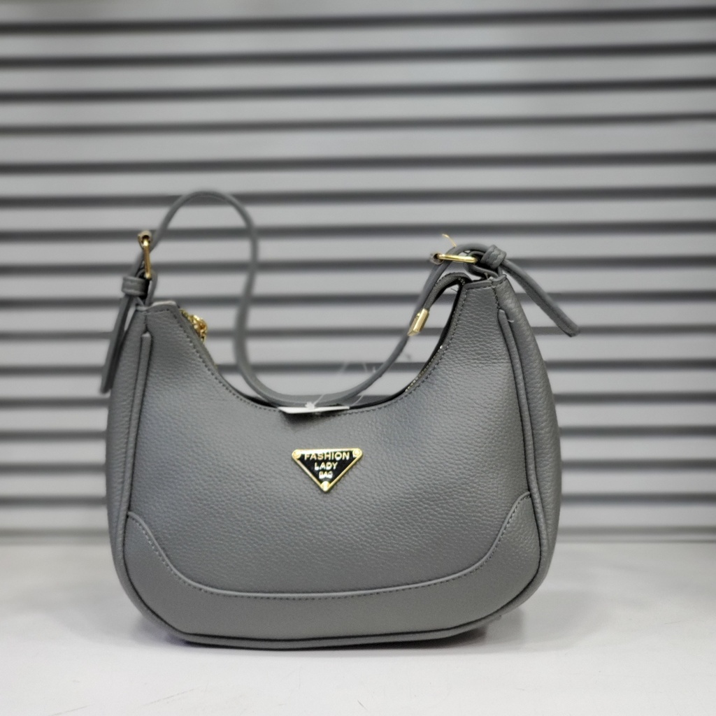 حقيبة جلد شبابية