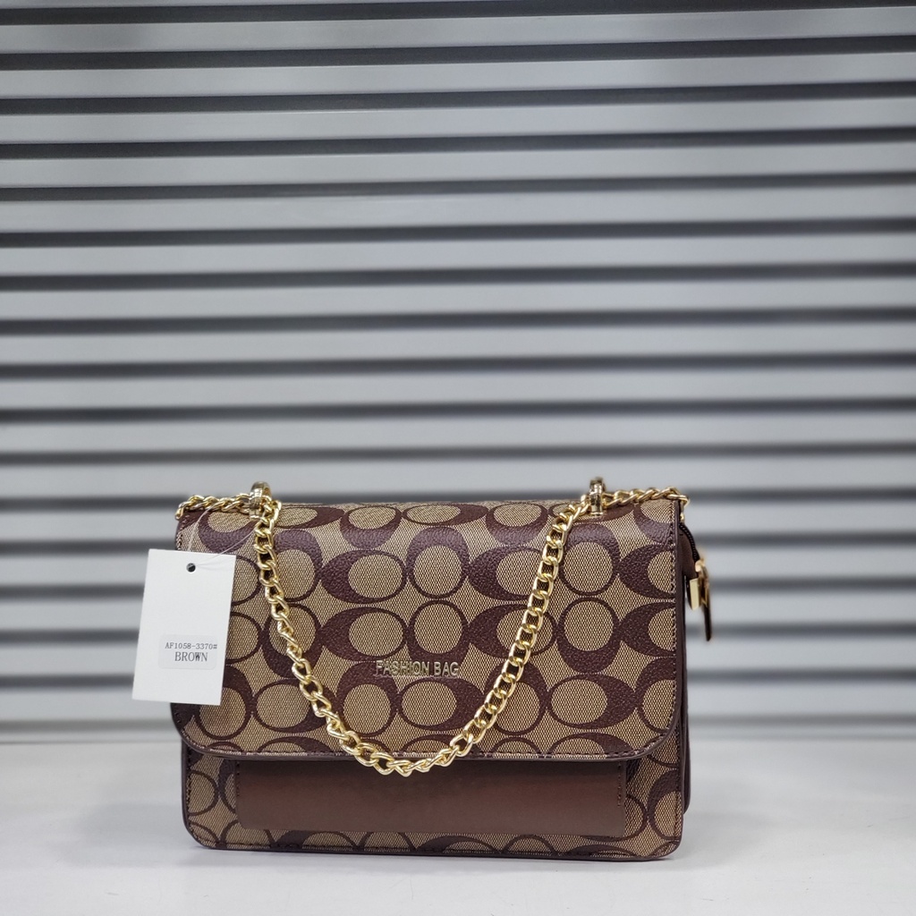 حقيبة جلد شبابية