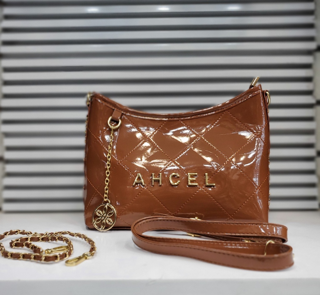 حقيبة جلد شبابية