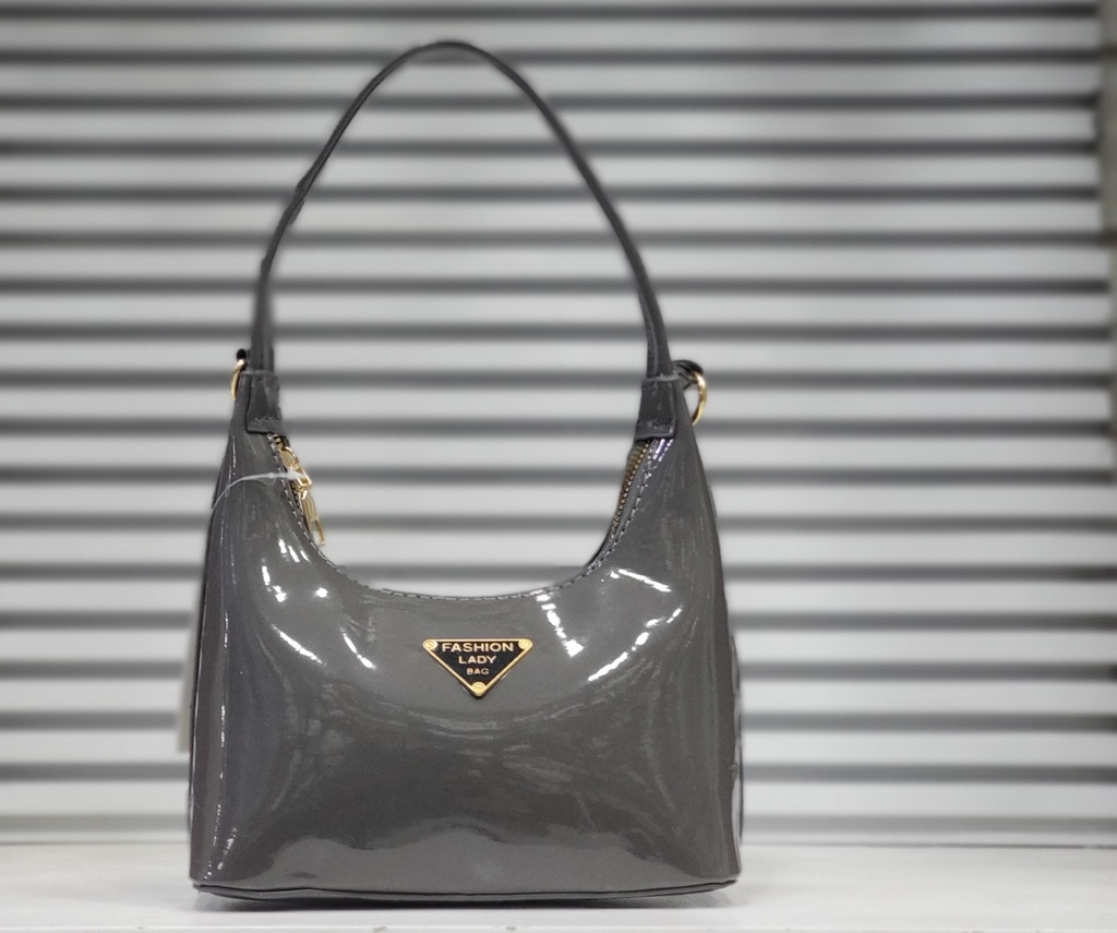 حقيبة جلد شبابية