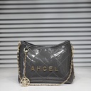 حقيبة جلد شبابية