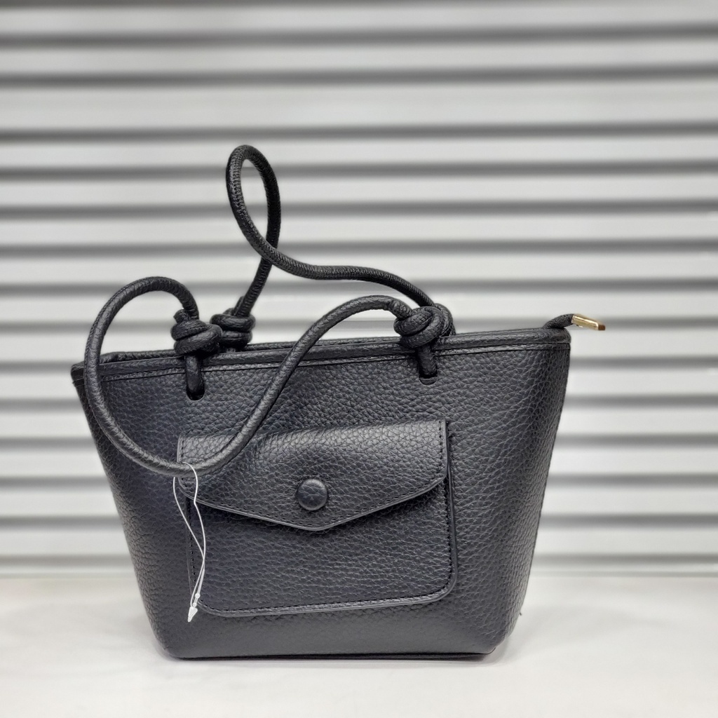 حقيبة جلد شبابية