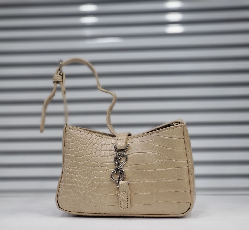 حقيبة جلد شبابية