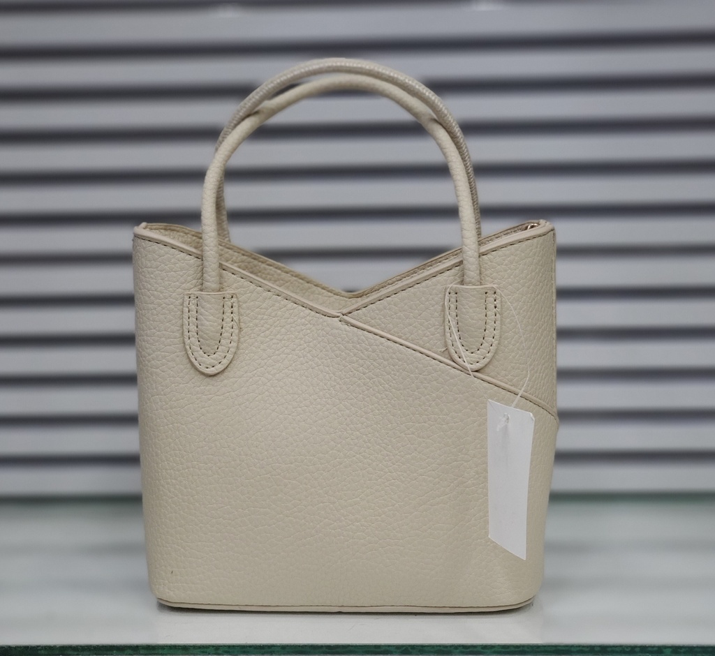 حقيبة جلد شبابية