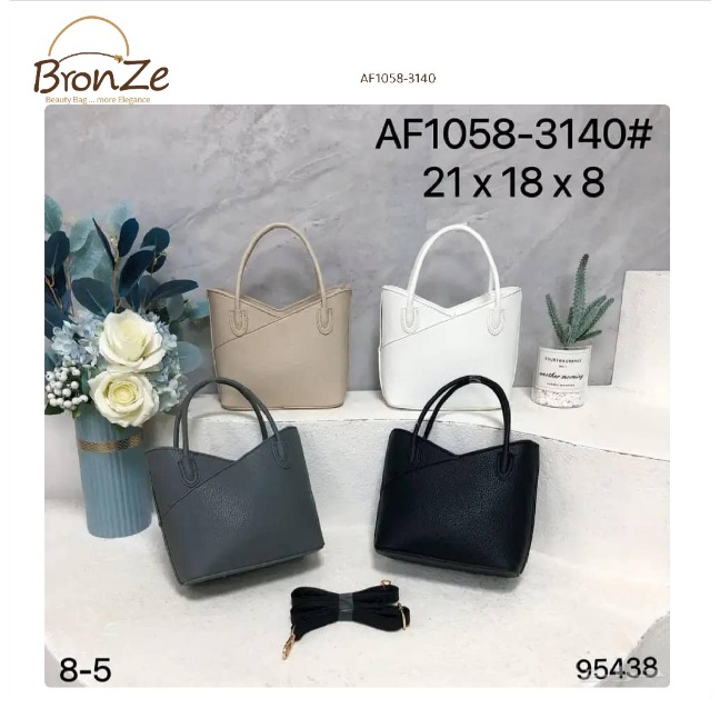 حقيبة جلد شبابية