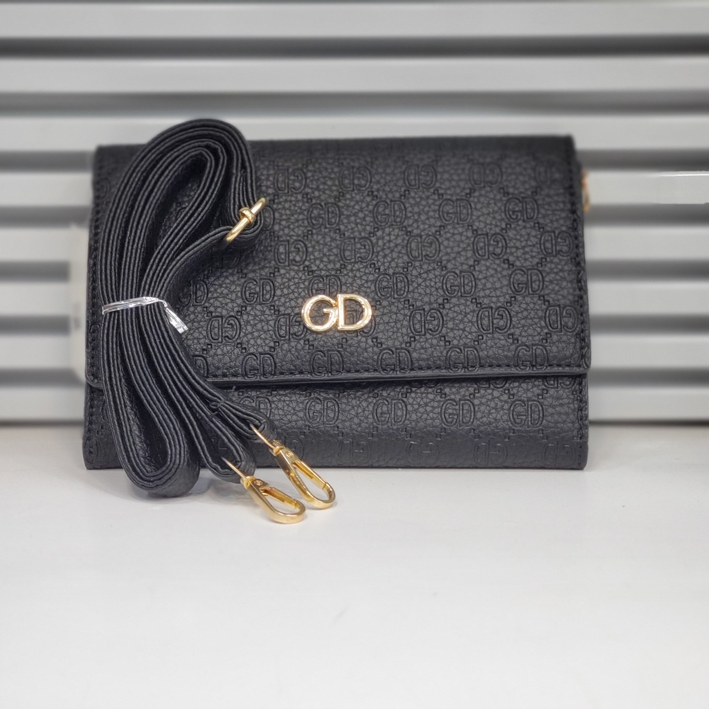 حقيبة جلد شبابية