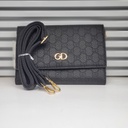 حقيبة جلد شبابية