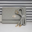 حقيبة جلد شبابية