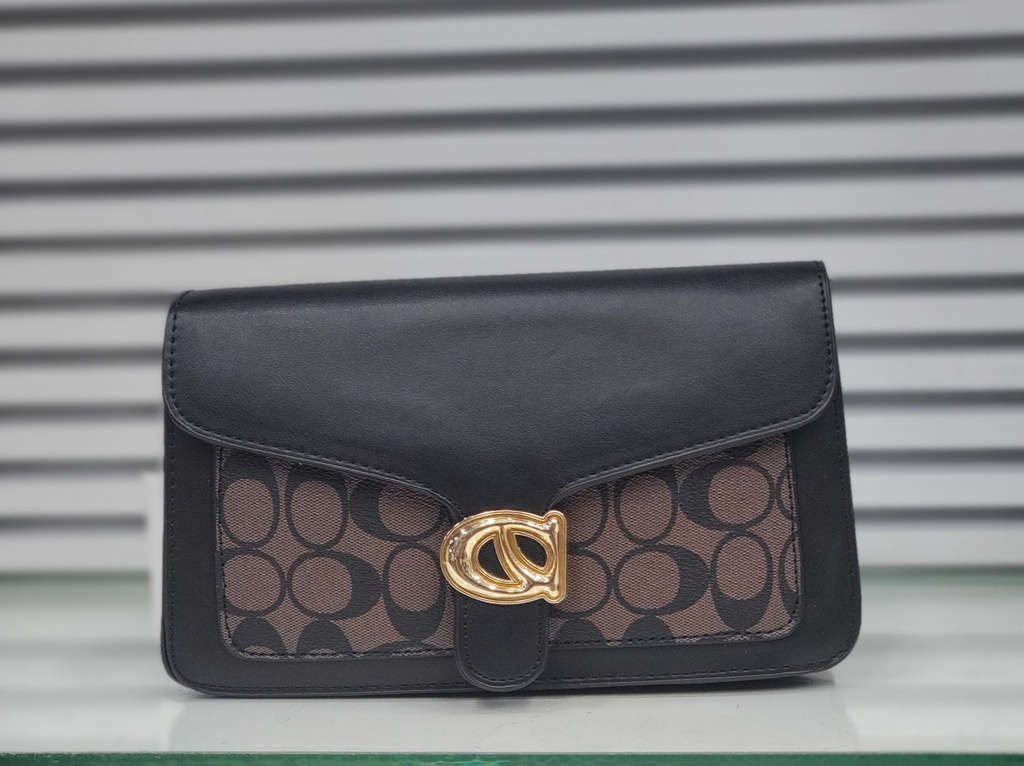 حقيبة جلد شبابية