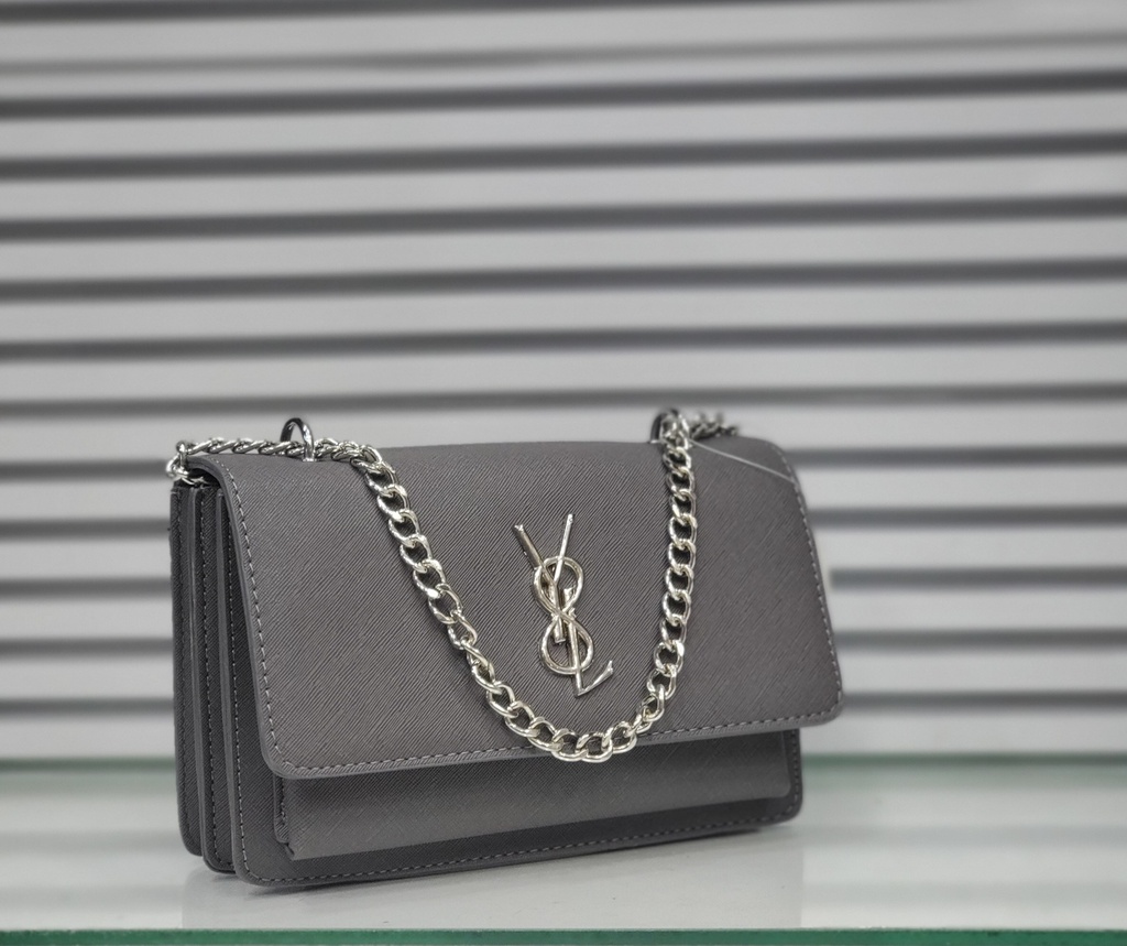 حقيبة جلد شبابية