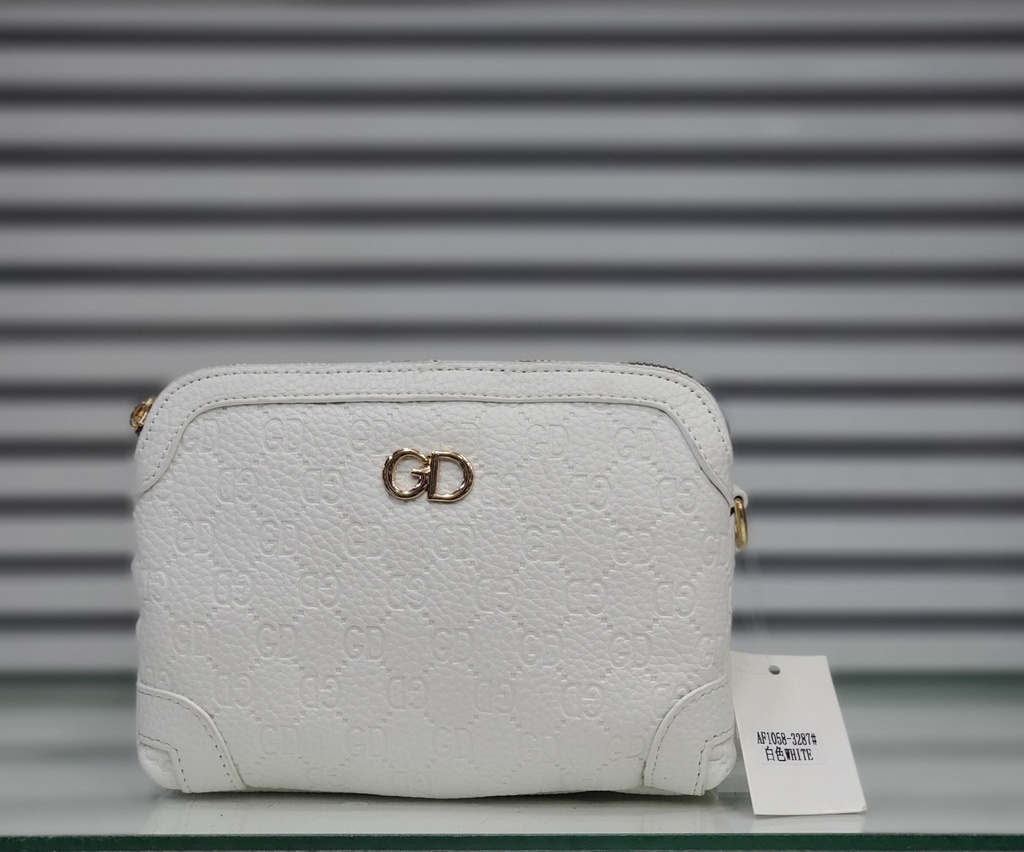 حقيبة جلد شبابية