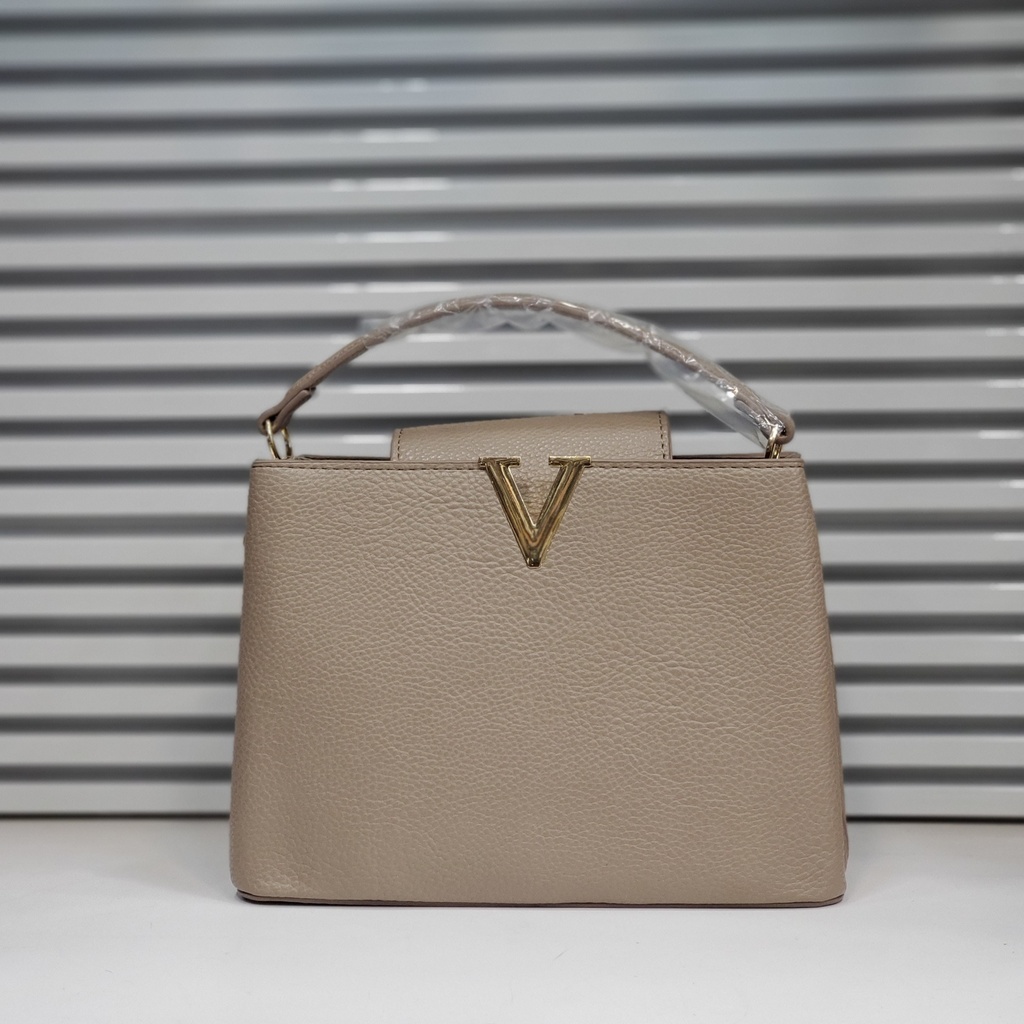 حقيبة جلد شبابية