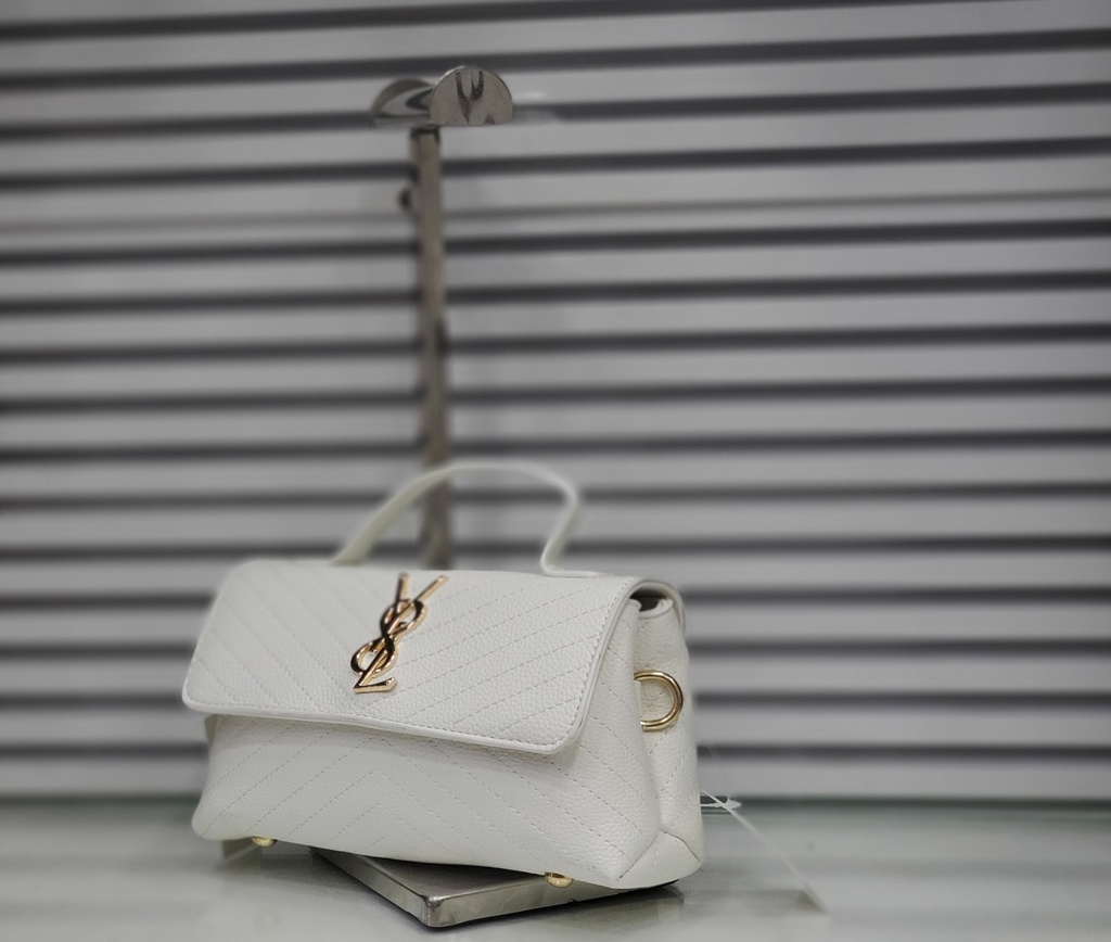 حقيبة جلد شبابية