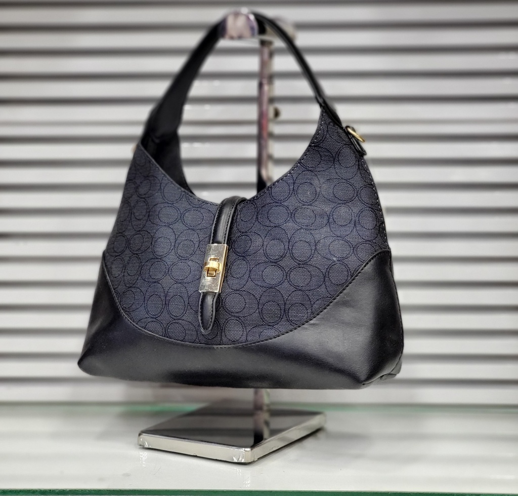 حقيبة جلد شبابية