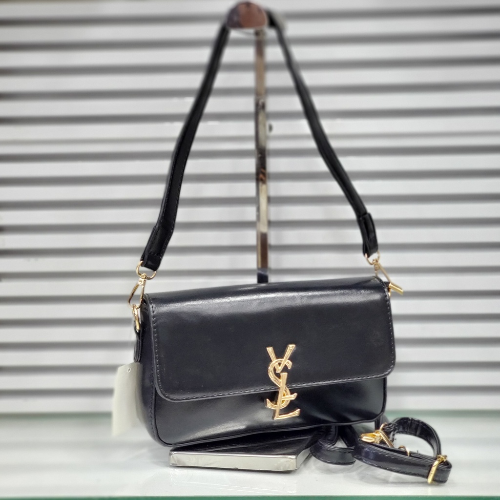 حقيبة جلد شبابية