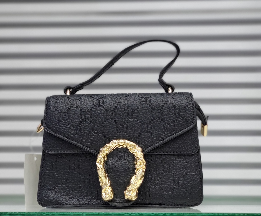 حقيبة جلد شبابية