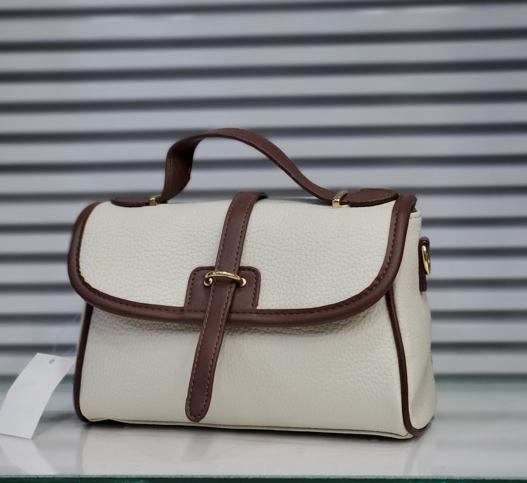 حقيبة جلد شبابية