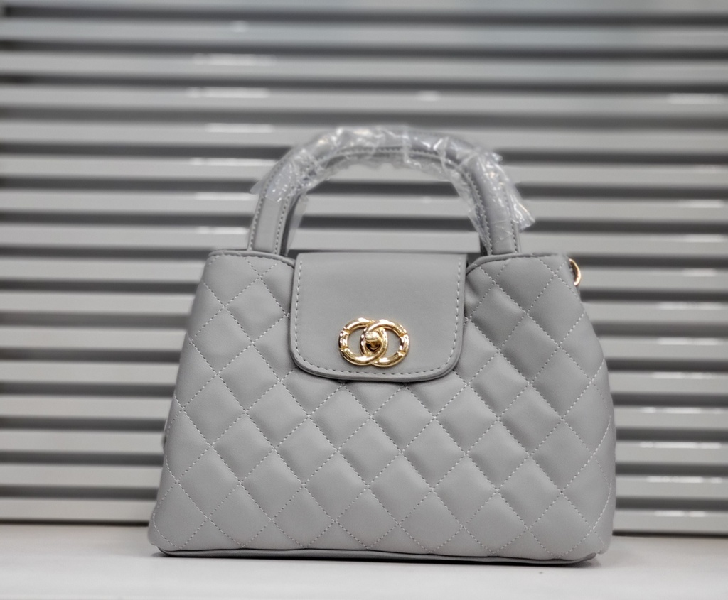 حقيبة جلد شبابية